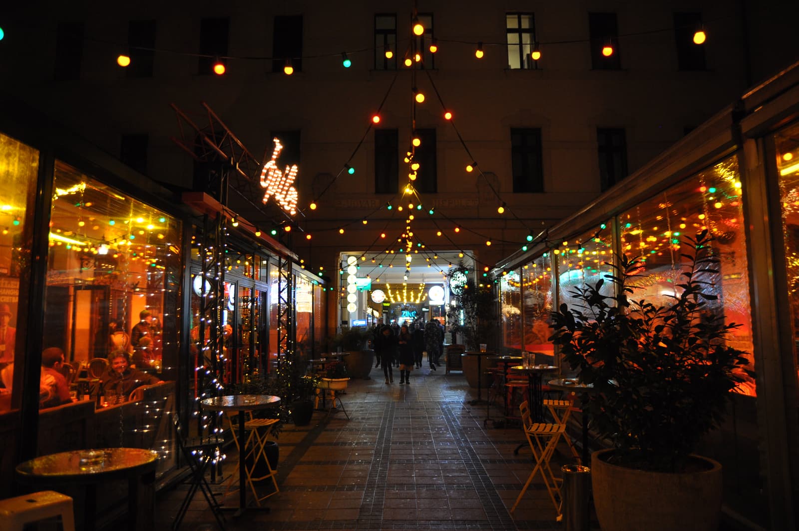 Gozsdu-udvar (Gozsdu Courtyard)
