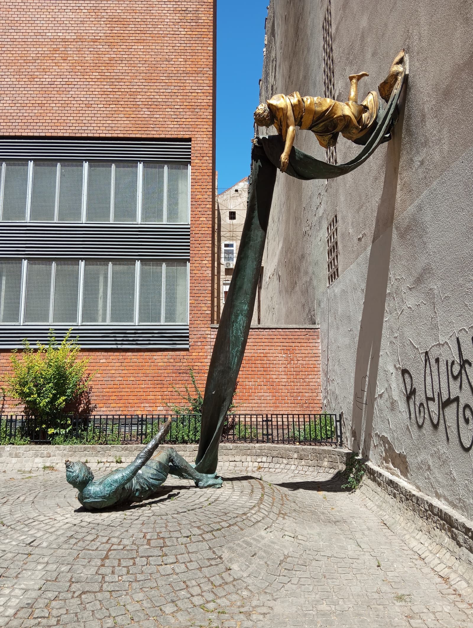 Gozsdu-udvar (Gozsdu Courtyard)