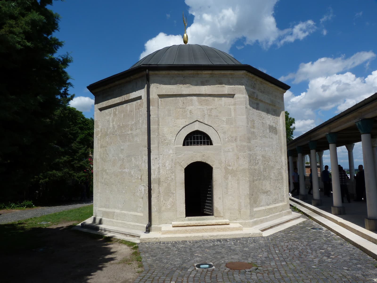 Gül Baba türbéje