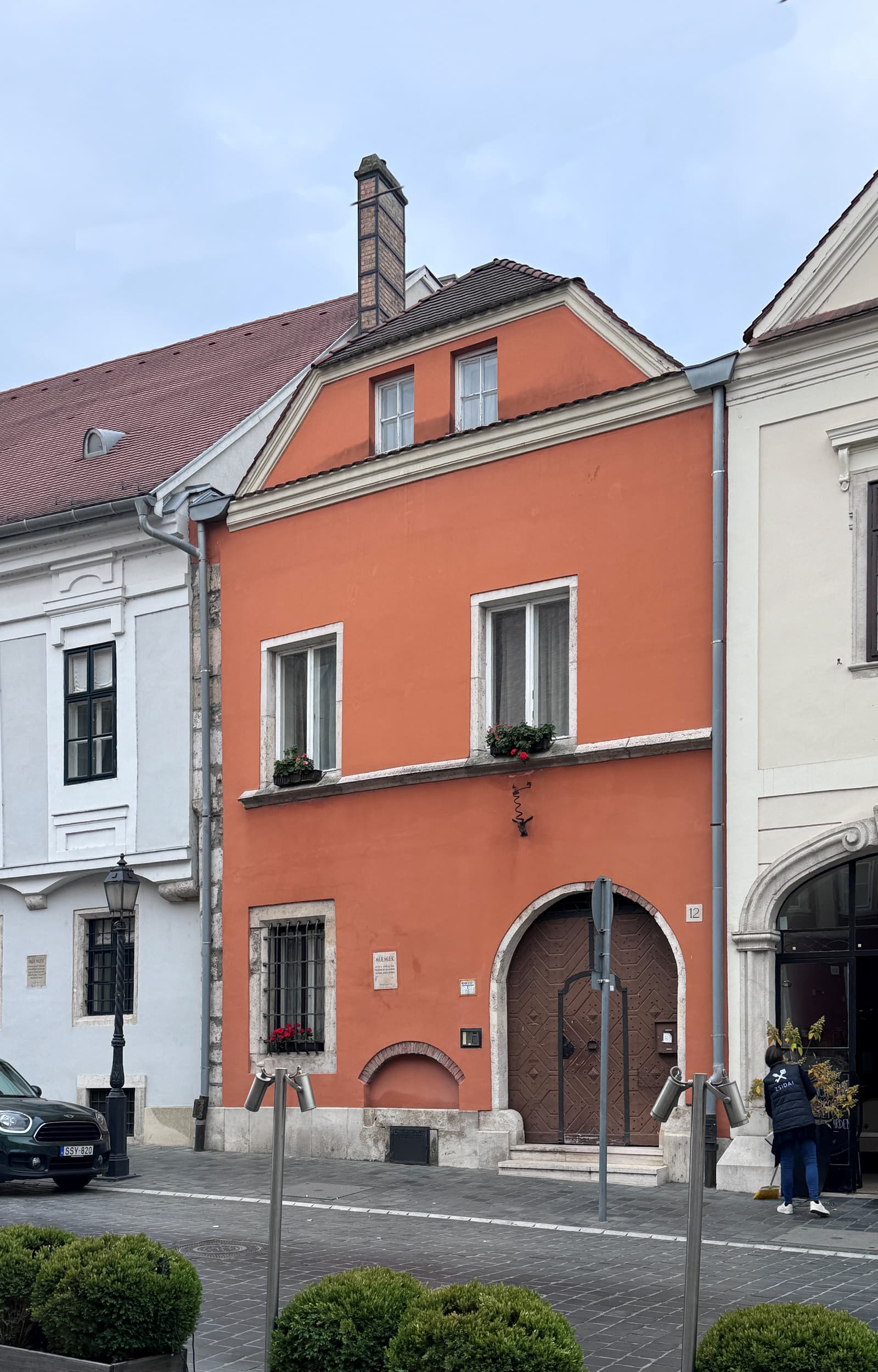 Hatvany Lajos háza (Bécsi kapu tér 7)